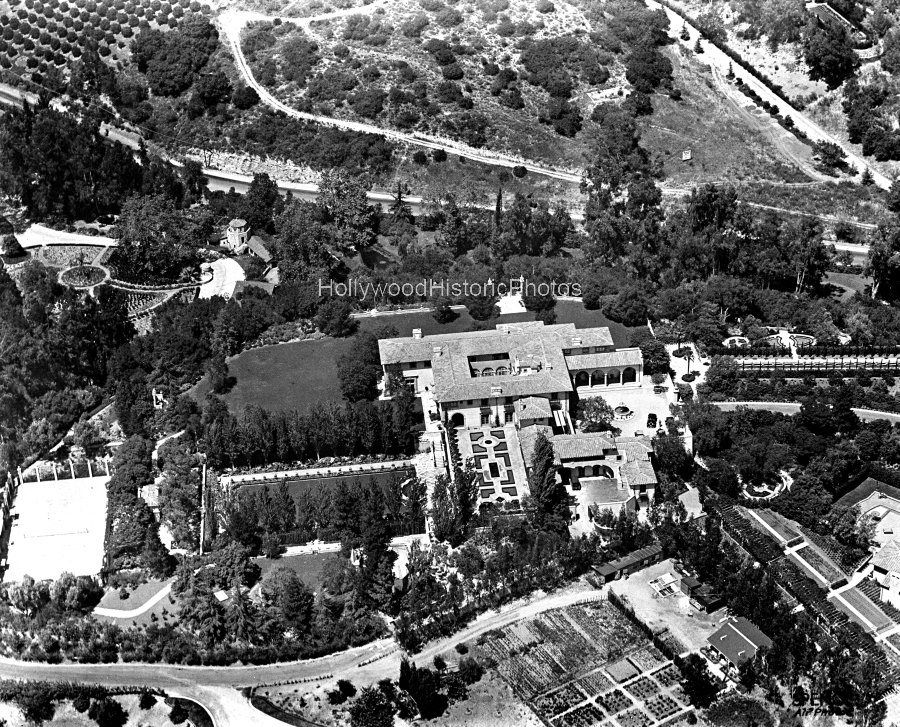 Harold Lloyd 1929 1225 Benedict Cyn Drive aerial.jpg